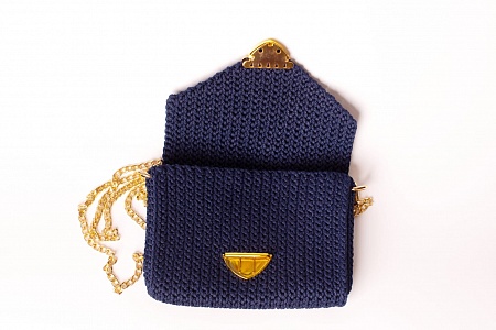 Вязанная сумочка т-синяя
